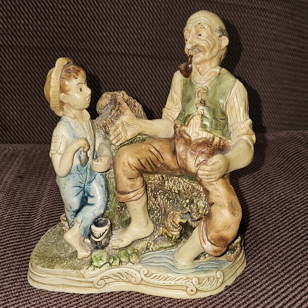Naturecraft England Figurine Grandad's Yarn